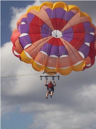  Pára-quedas e barco 